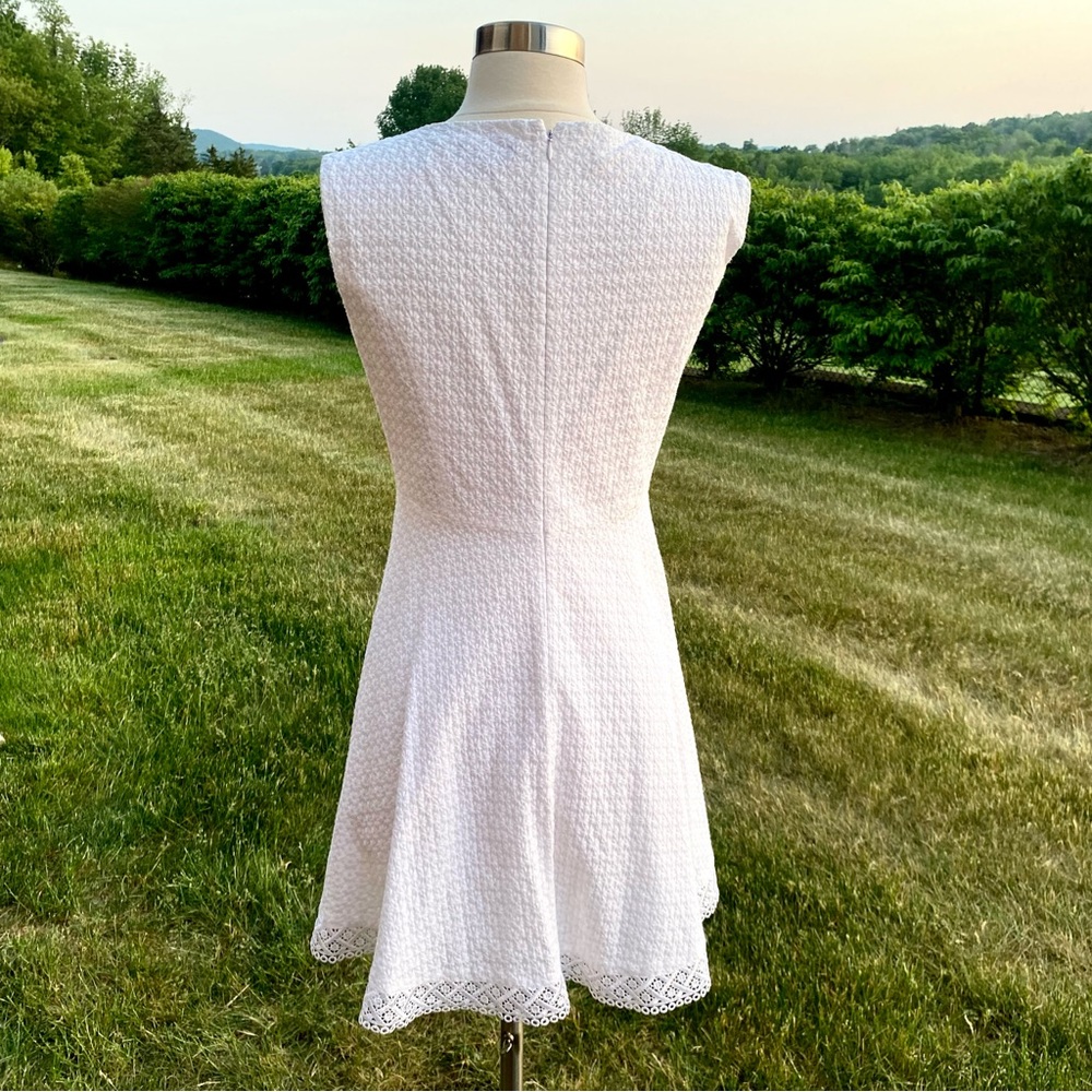 Arthur Levine Tahari Sleeveless Dress - Picture 7 of 16